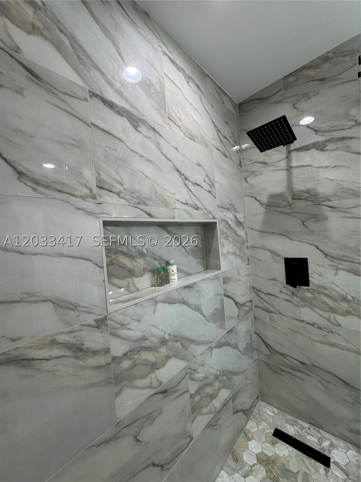 MET 1 CONDO - Residential Lease