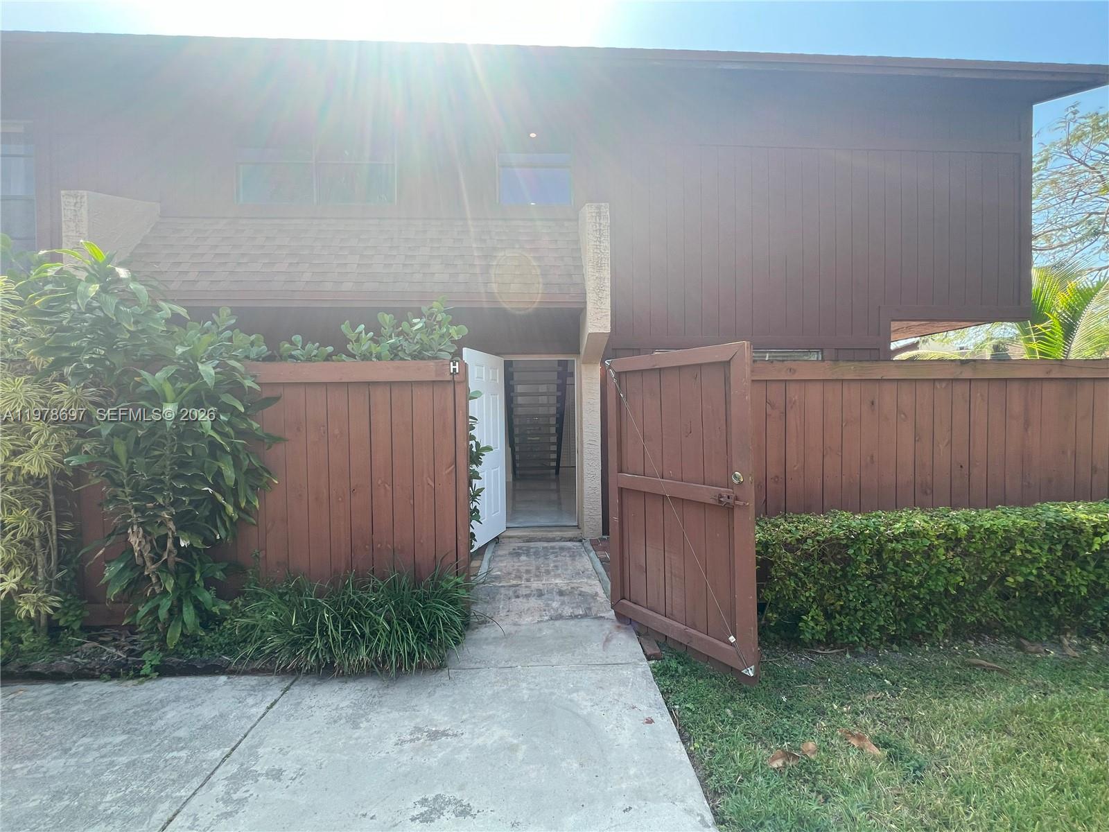 SNAPPER VILLAGE PHASE I S - Residential Lease