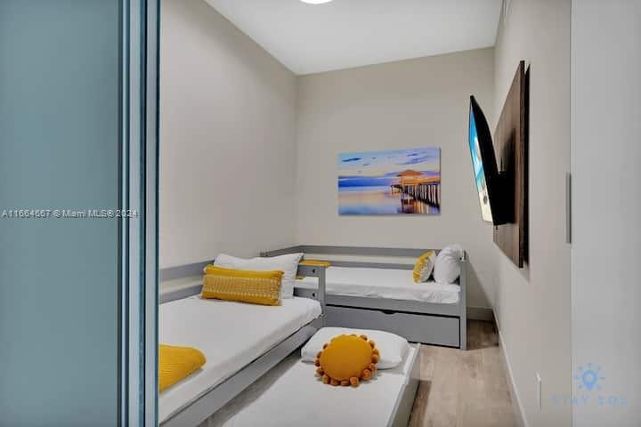 COSTA HOLLYWOOD CONDO - Residential