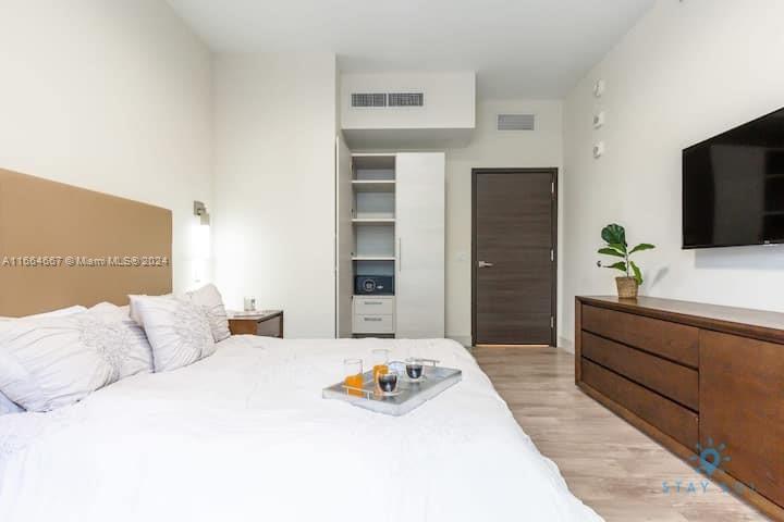 COSTA HOLLYWOOD CONDO - Residential