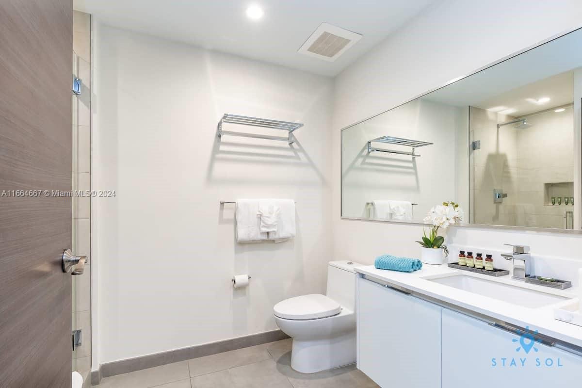 COSTA HOLLYWOOD CONDO - Residential