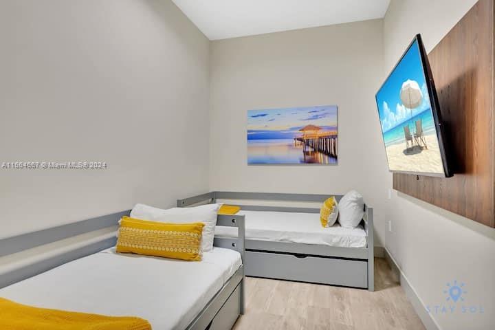 COSTA HOLLYWOOD CONDO - Residential