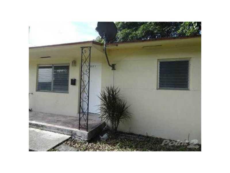 Cash cow!!! This 4/2 duplex rents for $1,800 per month. It was completely remodeled 6 months ago. Buy it and collect 14% cap rate, or rent one unit and live in the second for free. Please e-mail the listing agent for appointment.