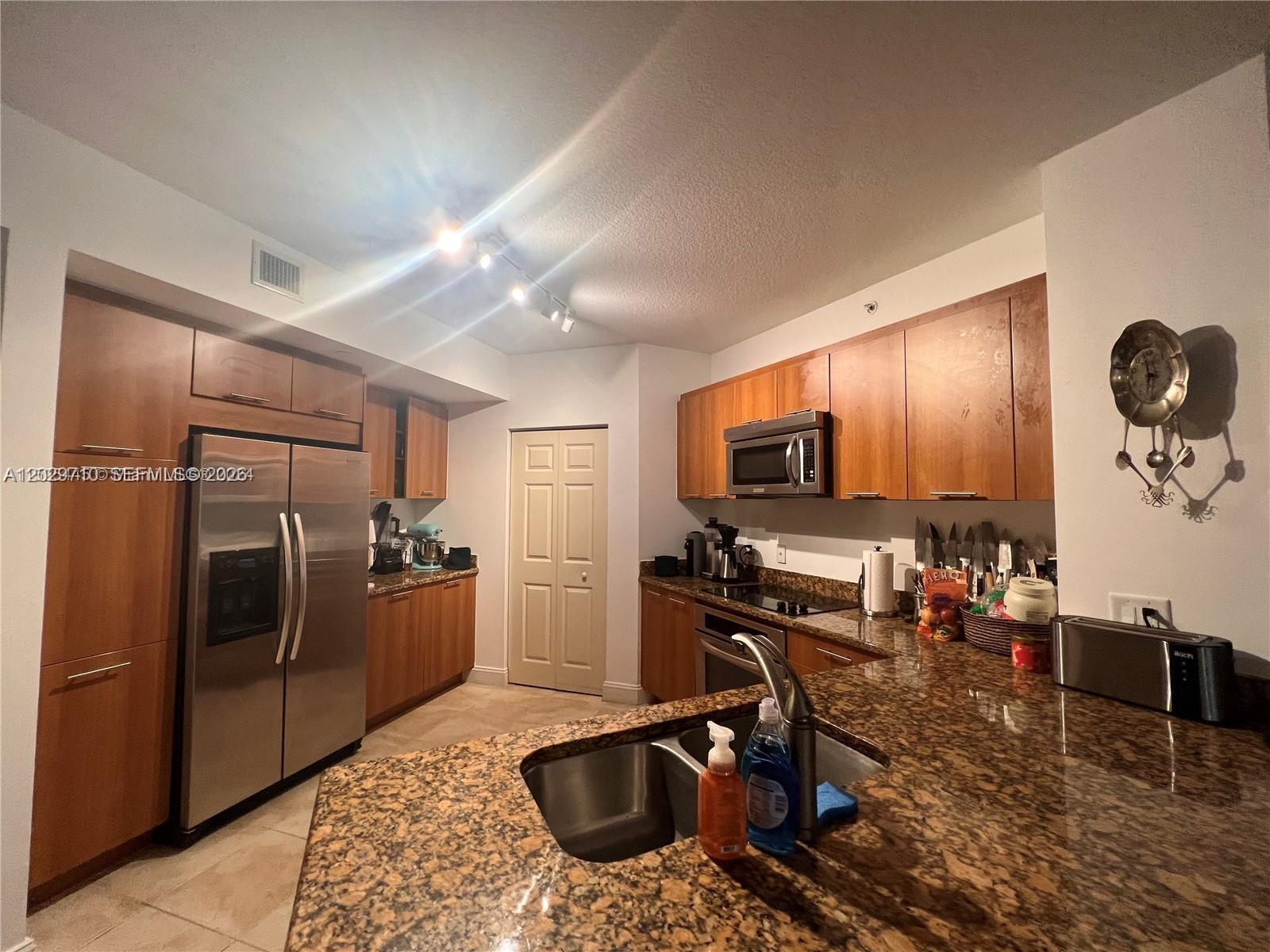 VERANDA CONDOMINIUM - Residential