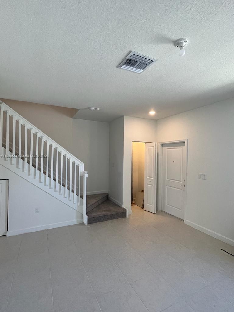 PINE VISTA - Residential Lease