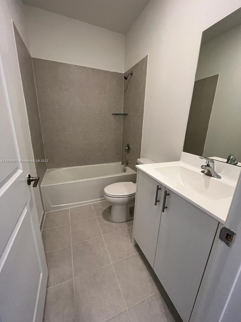 PINE VISTA - Residential Lease