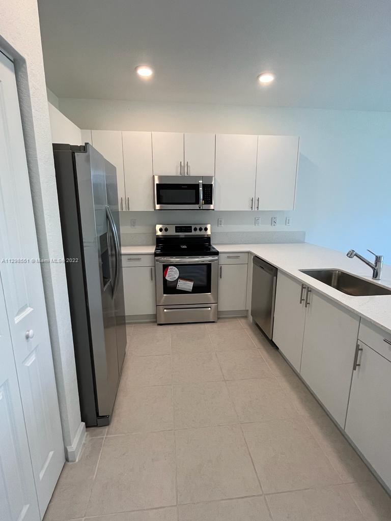 PINE VISTA - Residential Lease
