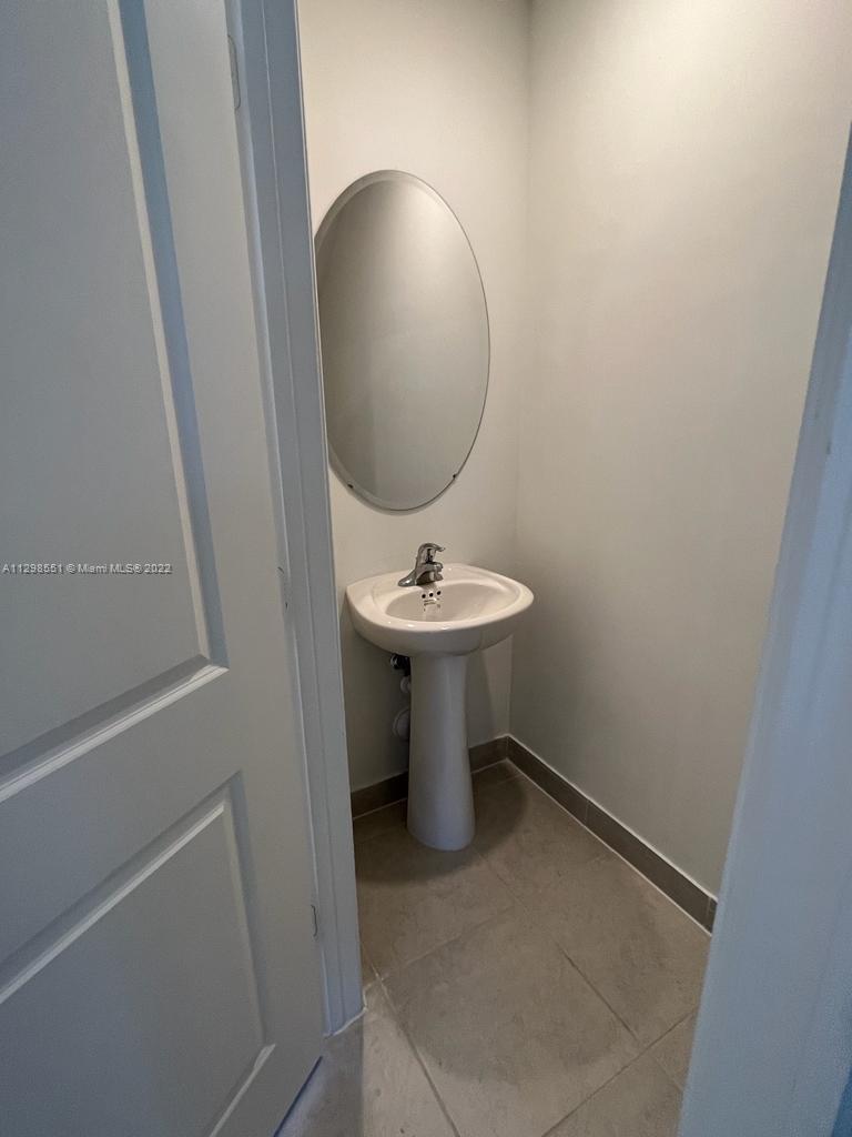 PINE VISTA - Residential Lease