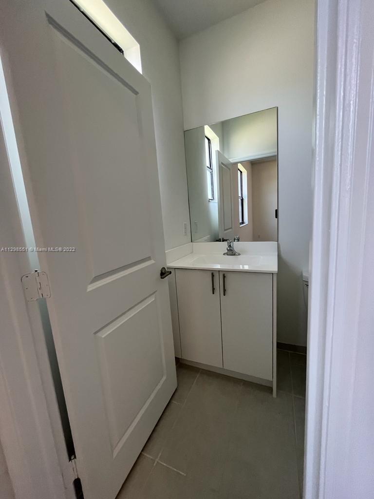 PINE VISTA - Residential Lease