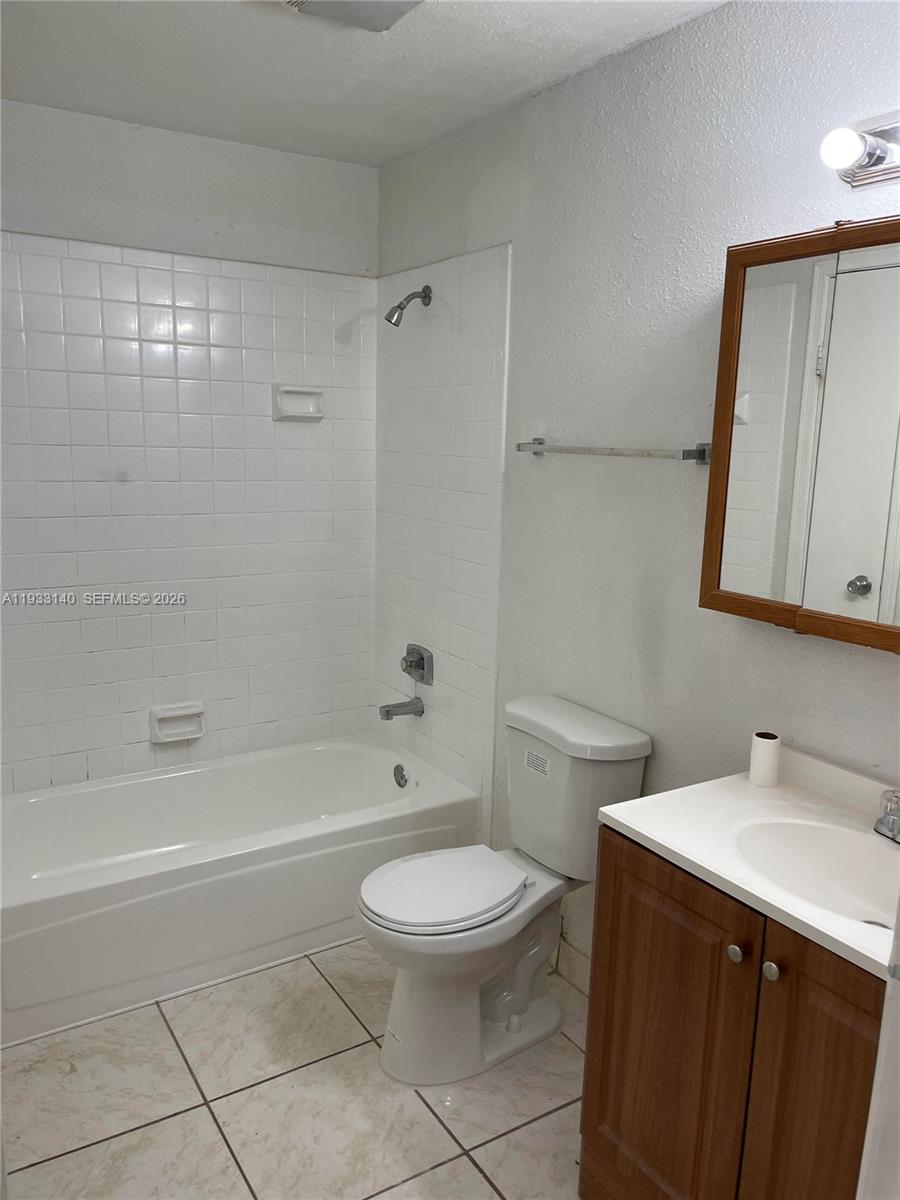 SAVANNAH AT RIVERSIDE CON - Residential Lease