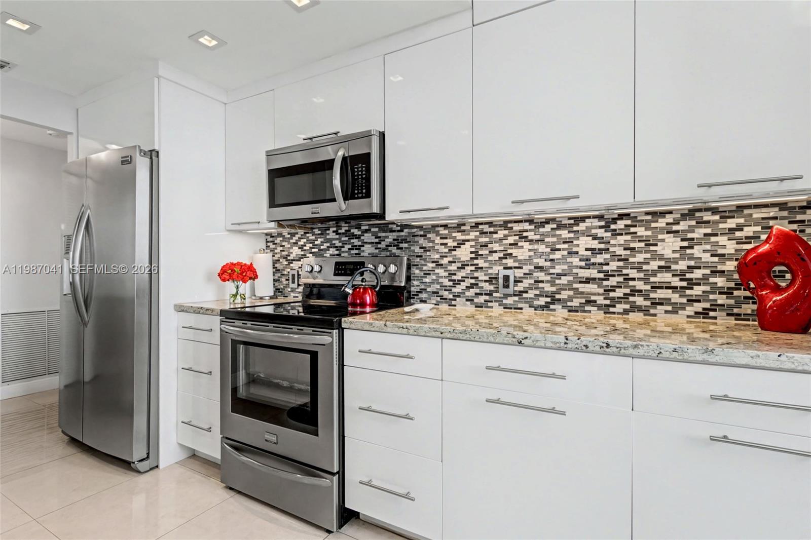 HILLCREST EAST NO 23 COND - Residential