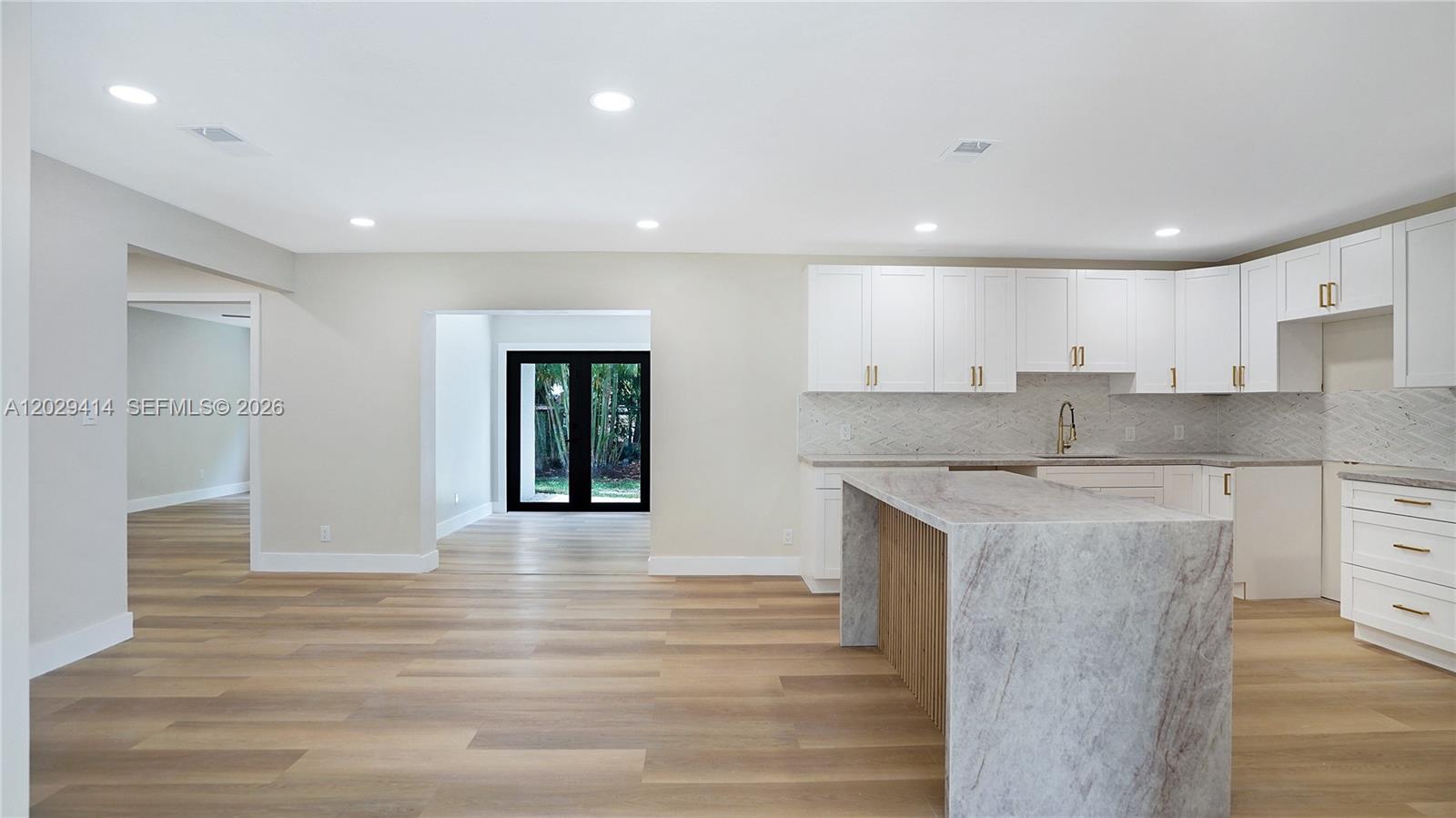 SPRINGTREE LAKES - Residential