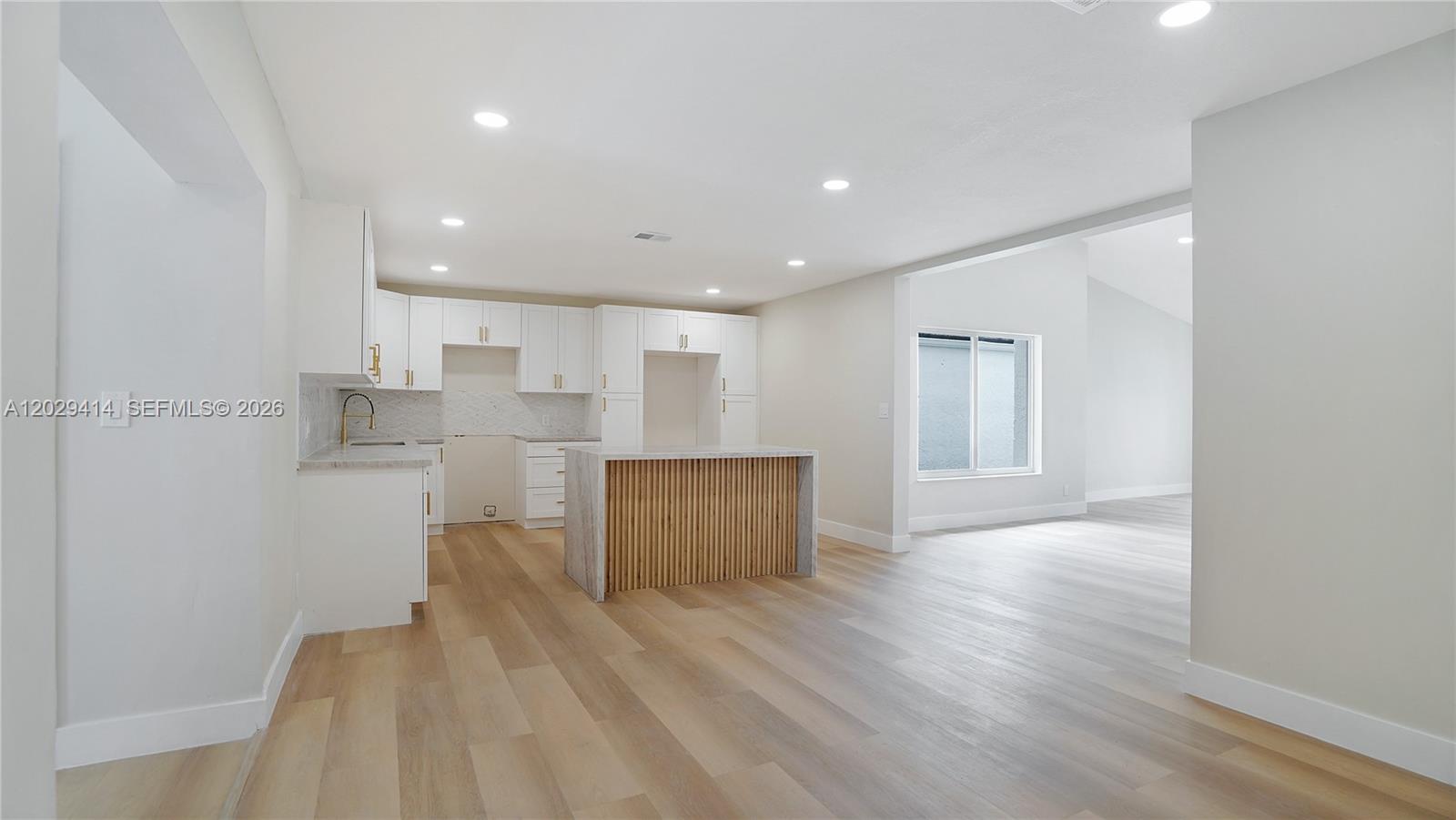 SPRINGTREE LAKES - Residential