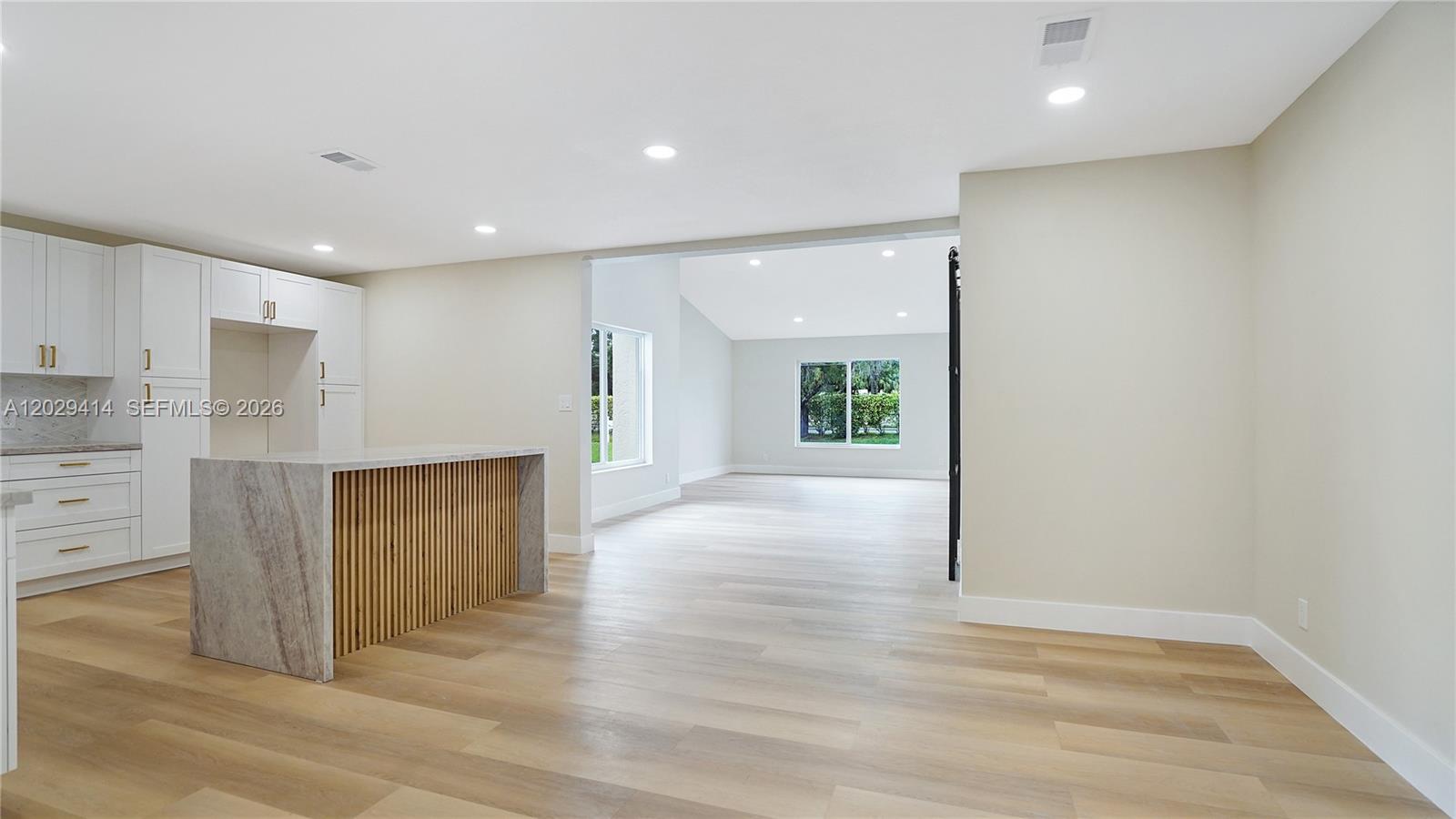 SPRINGTREE LAKES - Residential