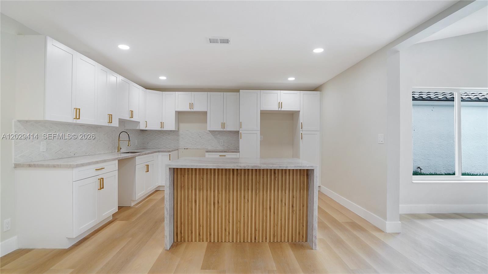 SPRINGTREE LAKES - Residential