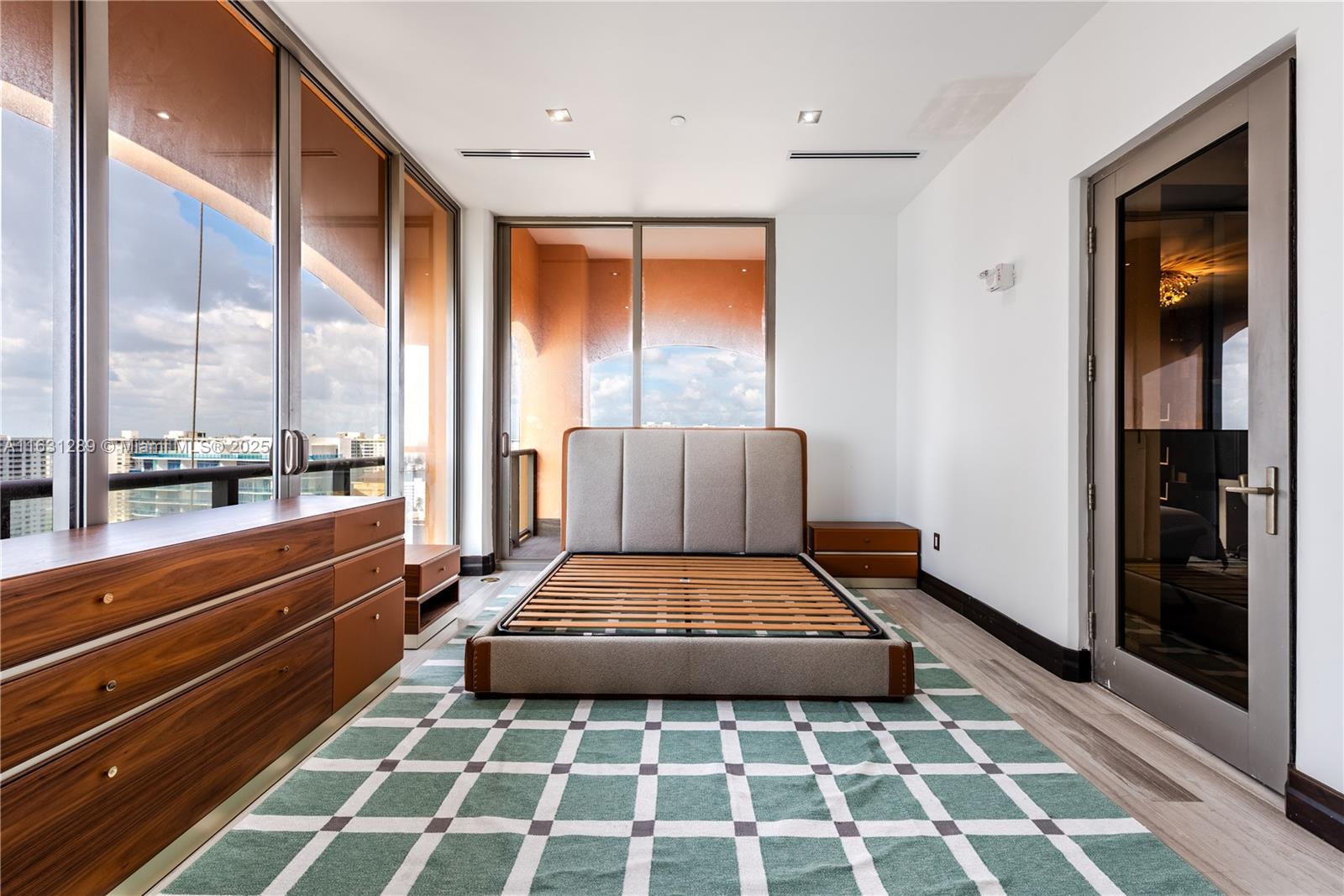 17749 COLLINS AVENUE COND - Residential