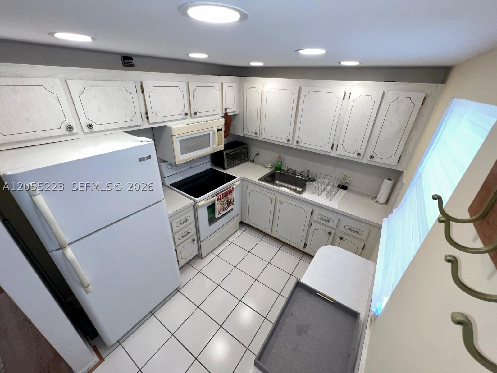 MANSFIELD AT CENTURY VILL - Residential Lease