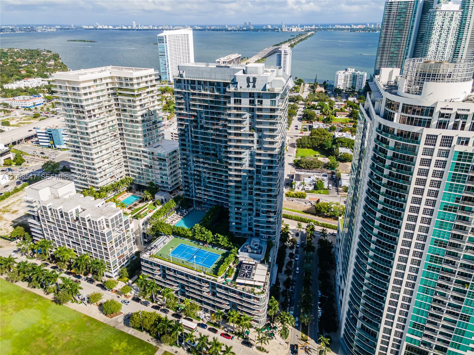 Located in one of Miami's most desirable areas, this elegant 1-bedroom, 1-bathroom apartment boasts a prime southeast orientation with stunning city views. The unit features a contemporary design, waterproof laminate flooring throughout, and a spacious terrace perfect for enjoying the urban landscape.

Situated in Hyde Midtown, one of the area's most exclusive and modern buildings, the property offers top-tier resort-style amenities: a pool with cabanas, a tennis court, a state-of-the-art gym, a full-service spa, a sauna, a teen game room, a playroom, a club room, and a private cinema.

Residents also enjoy on-demand 5-star hotel-style services, including an outdoor restaurant and bar with room service, housekeeping, babysitting, and 24-hour valet parking.

Its location is unbeatable, steps from Shops at Midtown and within walking distance of the Design District, surrounded by cafes, boutiques, and upscale restaurants.

Excellent investment opportunity: can be rented up to 12 times a year.

Best price in the building!