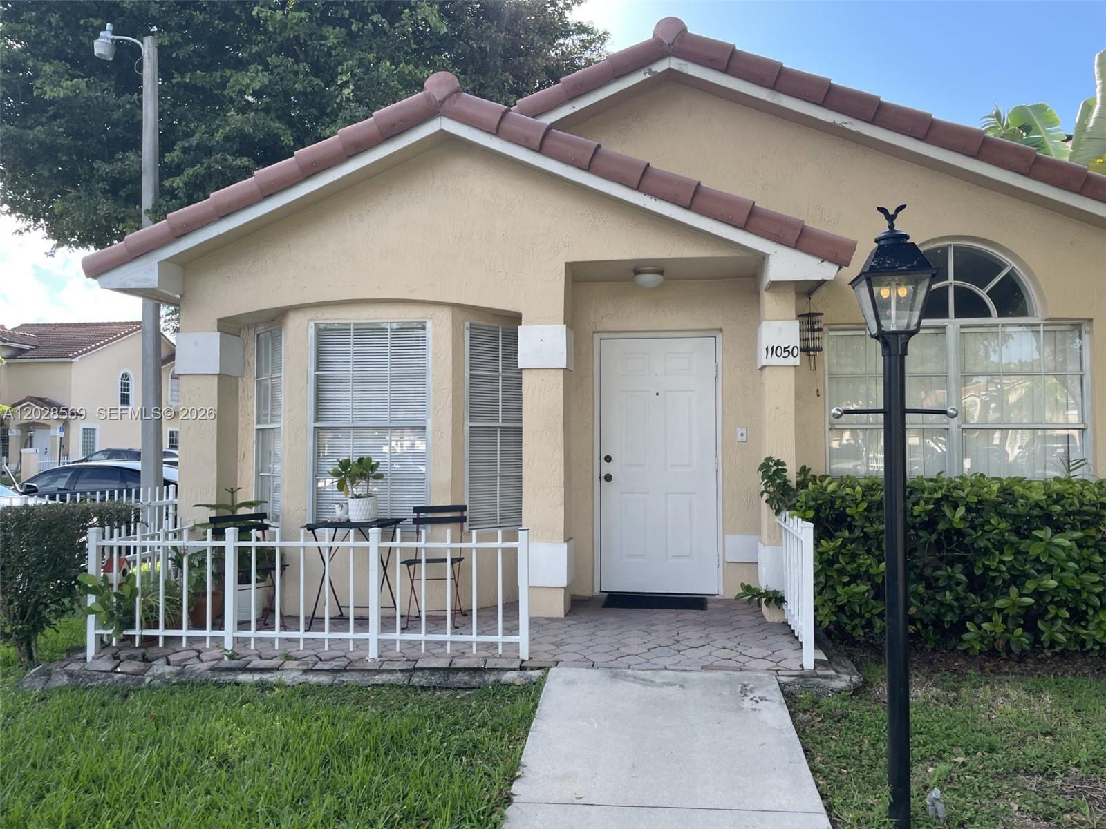 JASMINE in the HAMMOCKS townhouse corner unit with fenced backyard. All appliances, ceramic tiles, gated community for security and privacy.
Community pool and clubhouse. Beautiful paths on the lake for long walks.