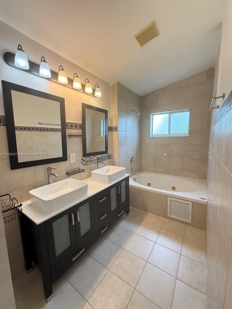 CENTEX-REPLAT OF A PORTIO - Residential Lease