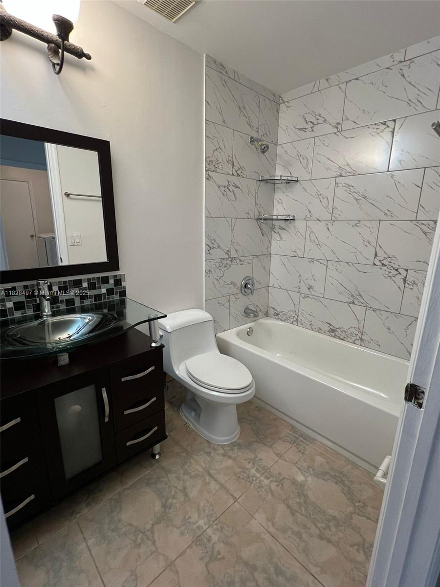 CENTEX-REPLAT OF A PORTIO - Residential Lease