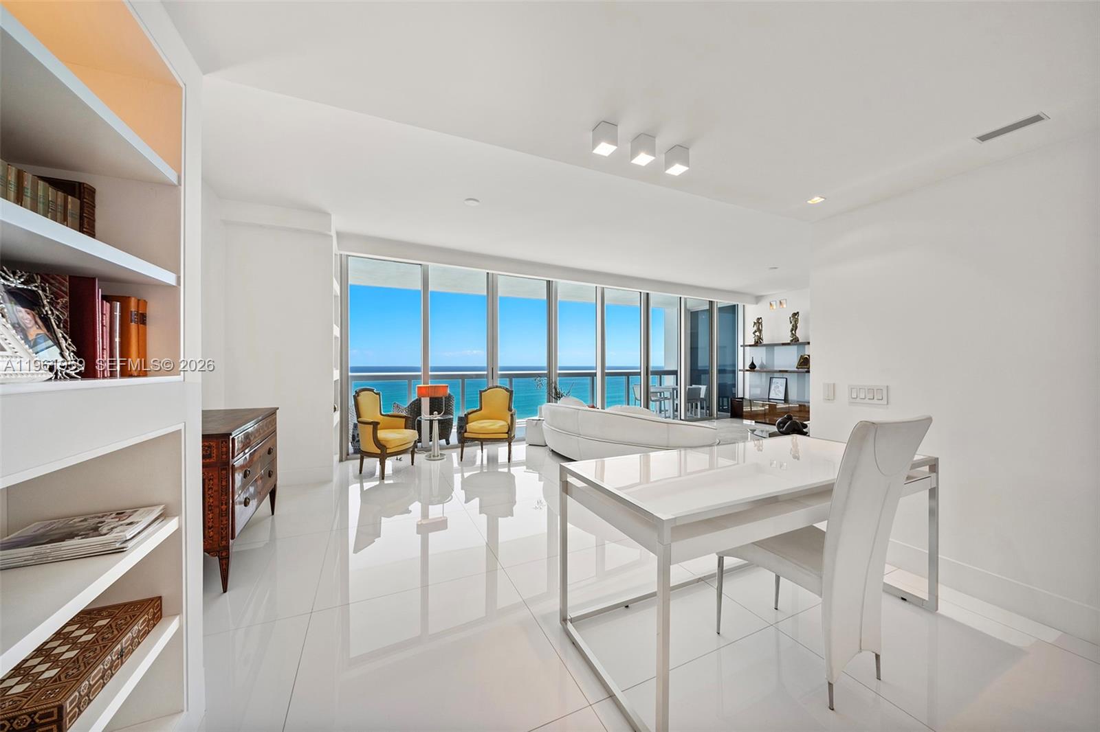 NORTH CARILLON BEACH COND - Residential