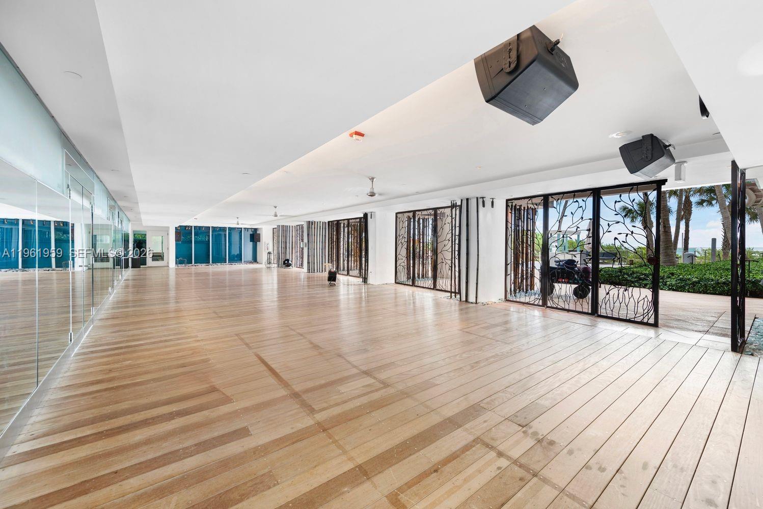 NORTH CARILLON BEACH COND - Residential