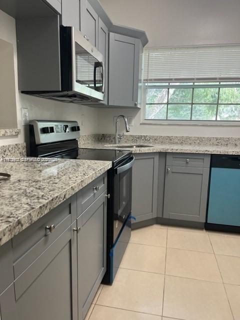 REFLECTIONS AT PEMBROKE P - Residential Lease
