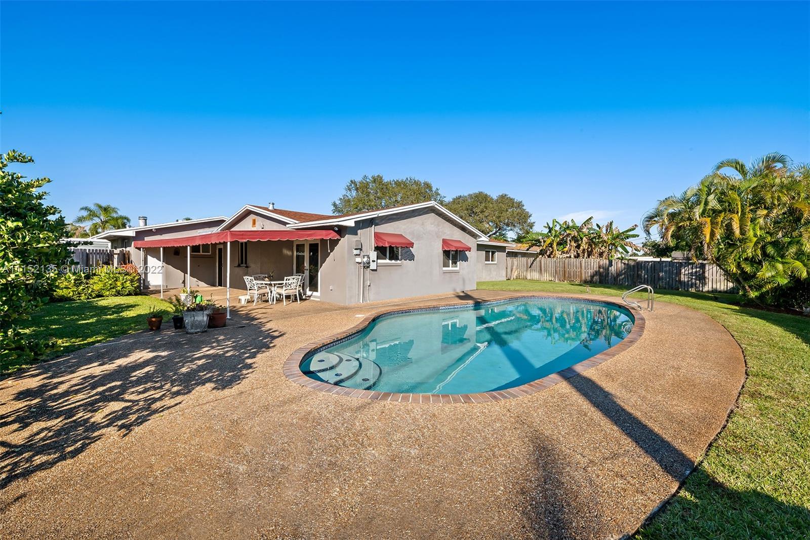 HOLLYWOOD HILLS - Residential