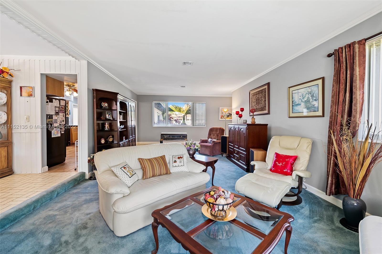 HOLLYWOOD HILLS - Residential