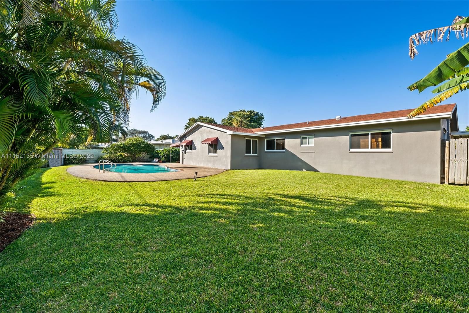 HOLLYWOOD HILLS - Residential