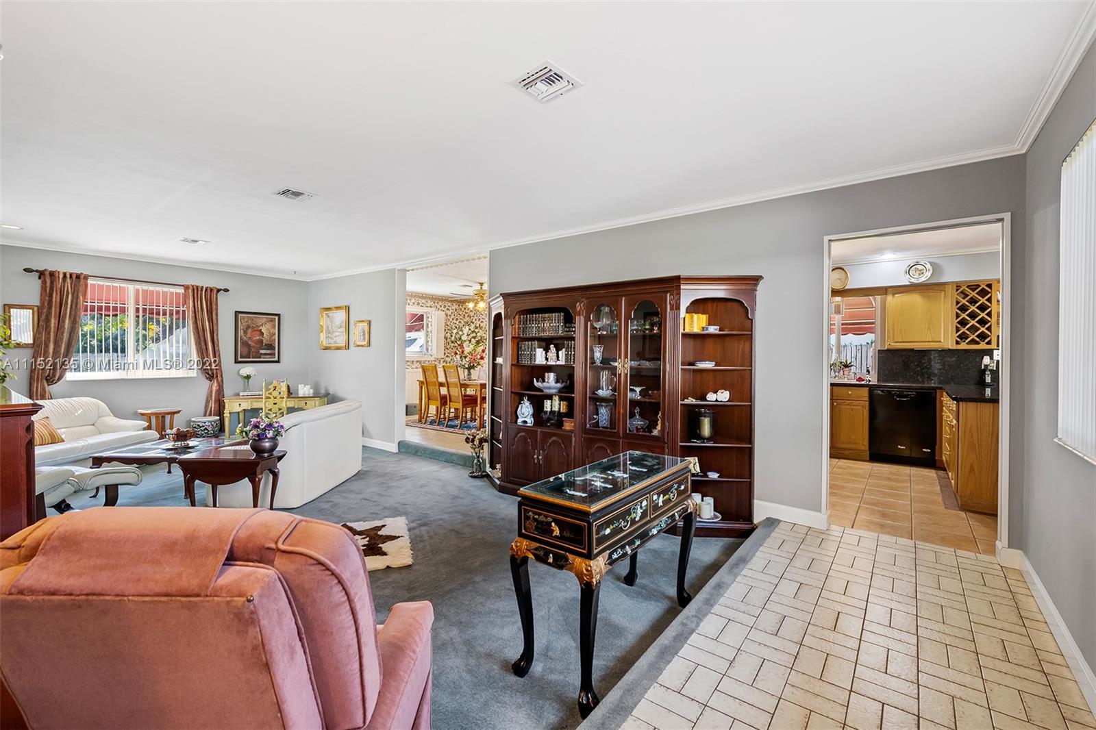 HOLLYWOOD HILLS - Residential