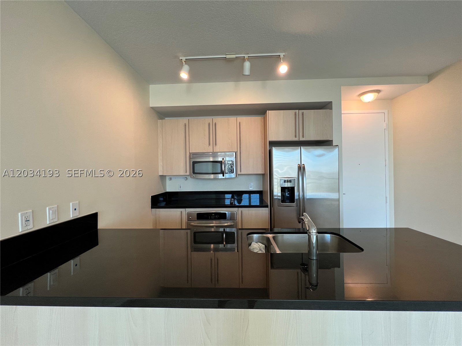 THE AXIS ON BRICKELL COND - Residential Lease