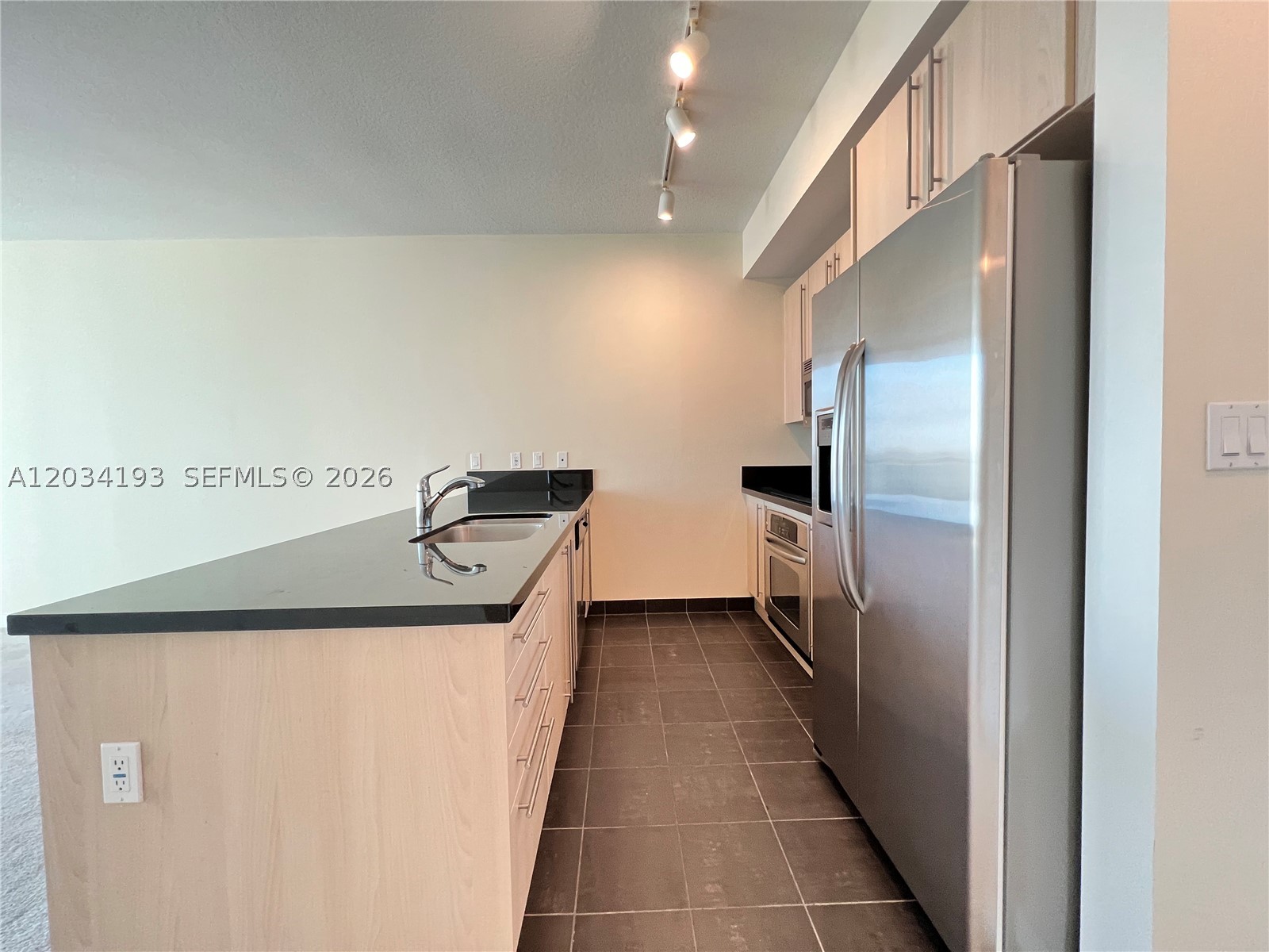 THE AXIS ON BRICKELL COND - Residential Lease