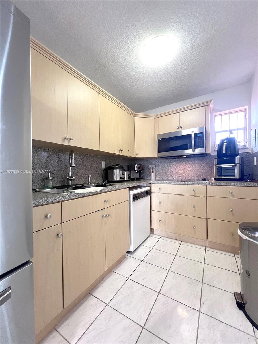 PALM-EAST GARDENS CONDO - Residential