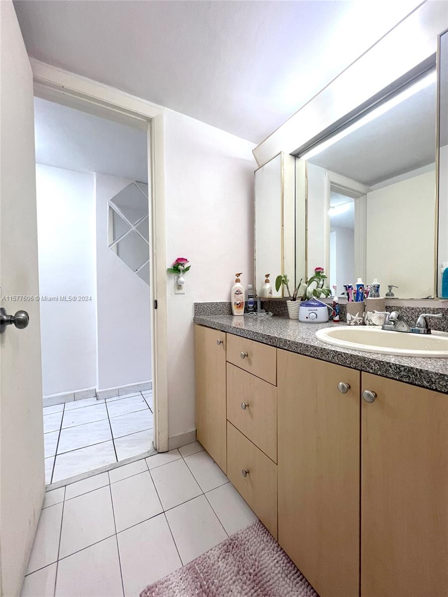 PALM-EAST GARDENS CONDO - Residential