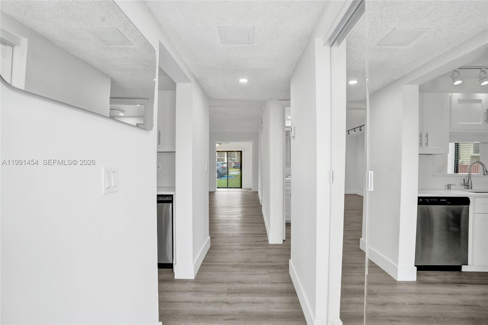 ROYALE GARDENS CONDO - Residential