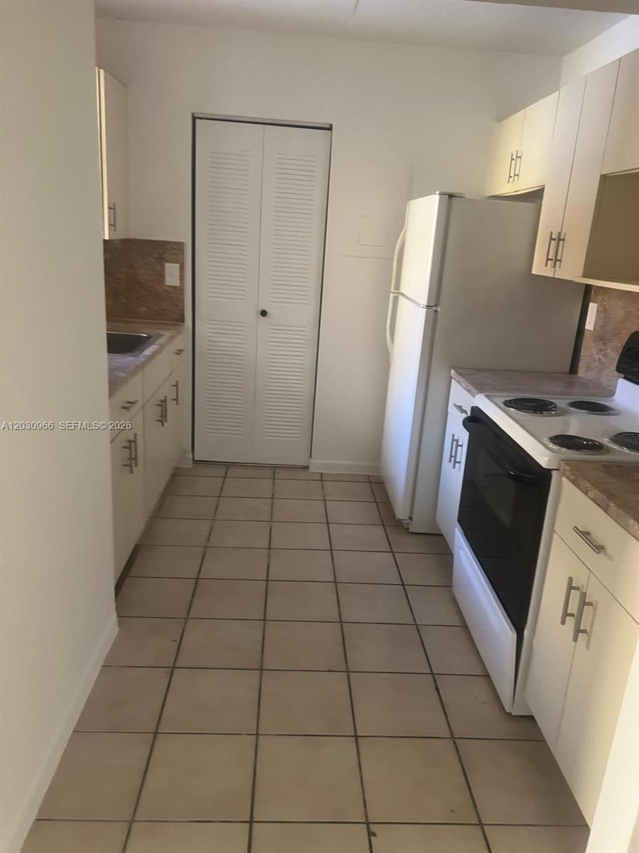 SOLEIL LAKE CONDO - Residential Lease