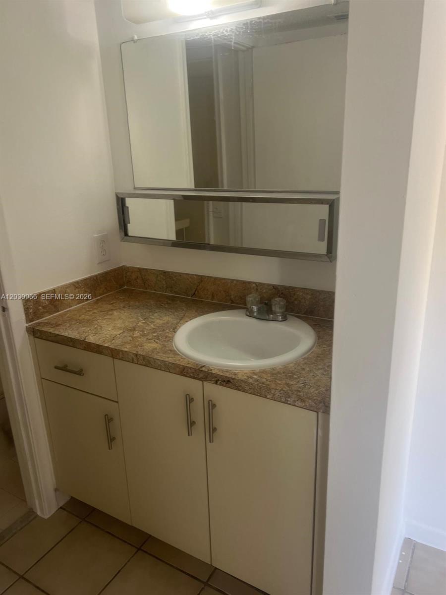 SOLEIL LAKE CONDO - Residential Lease