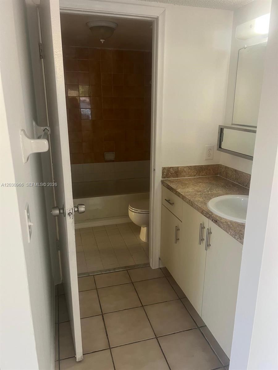 SOLEIL LAKE CONDO - Residential Lease