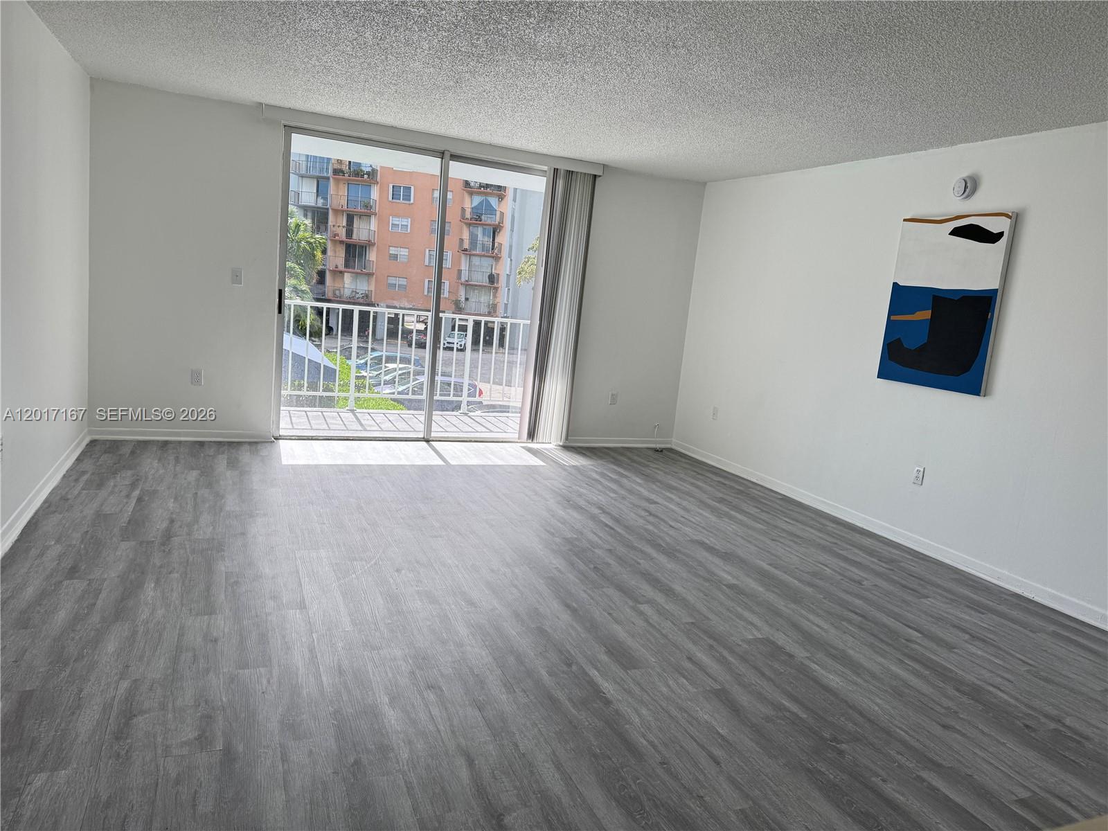 THREE HORIZONS NORTH COND - Residential