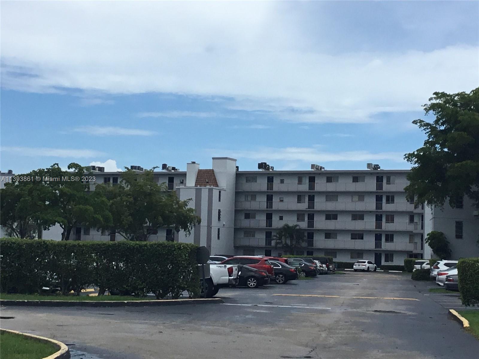 LAKESHORE AT UNIVERSITY P - Residential