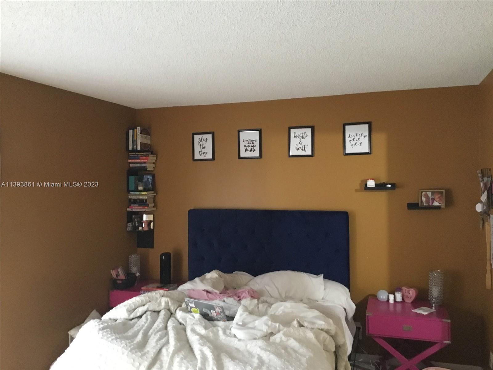 LAKESHORE AT UNIVERSITY P - Residential