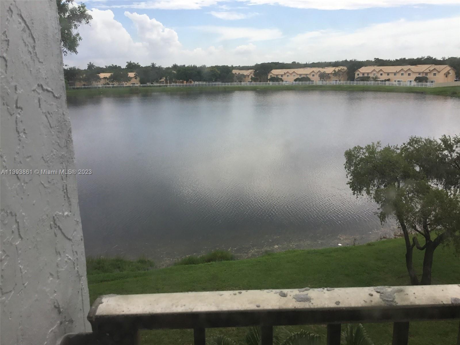 LAKESHORE AT UNIVERSITY P - Residential