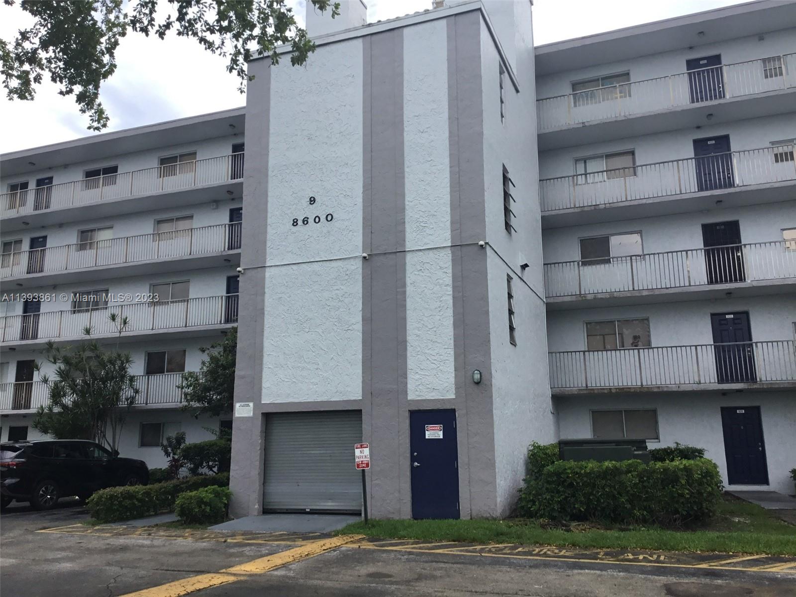 LAKESHORE AT UNIVERSITY P - Residential