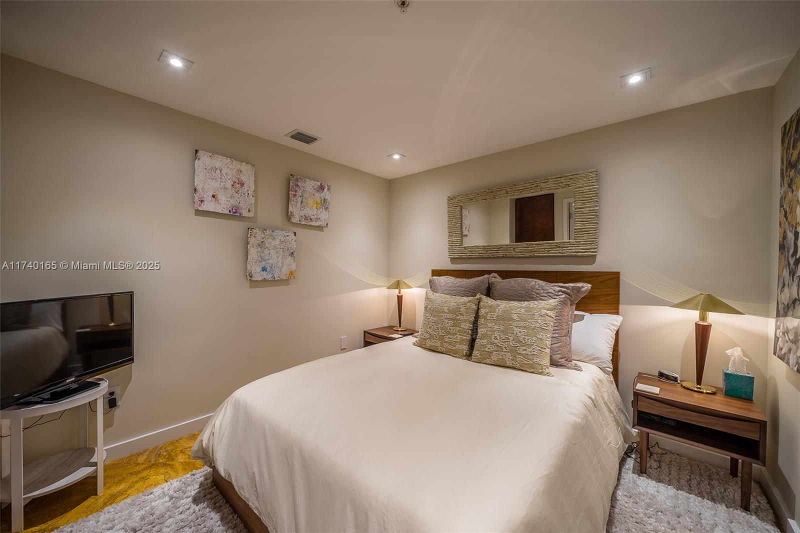 THE TOWER RESIDENCES COND - Residential Lease