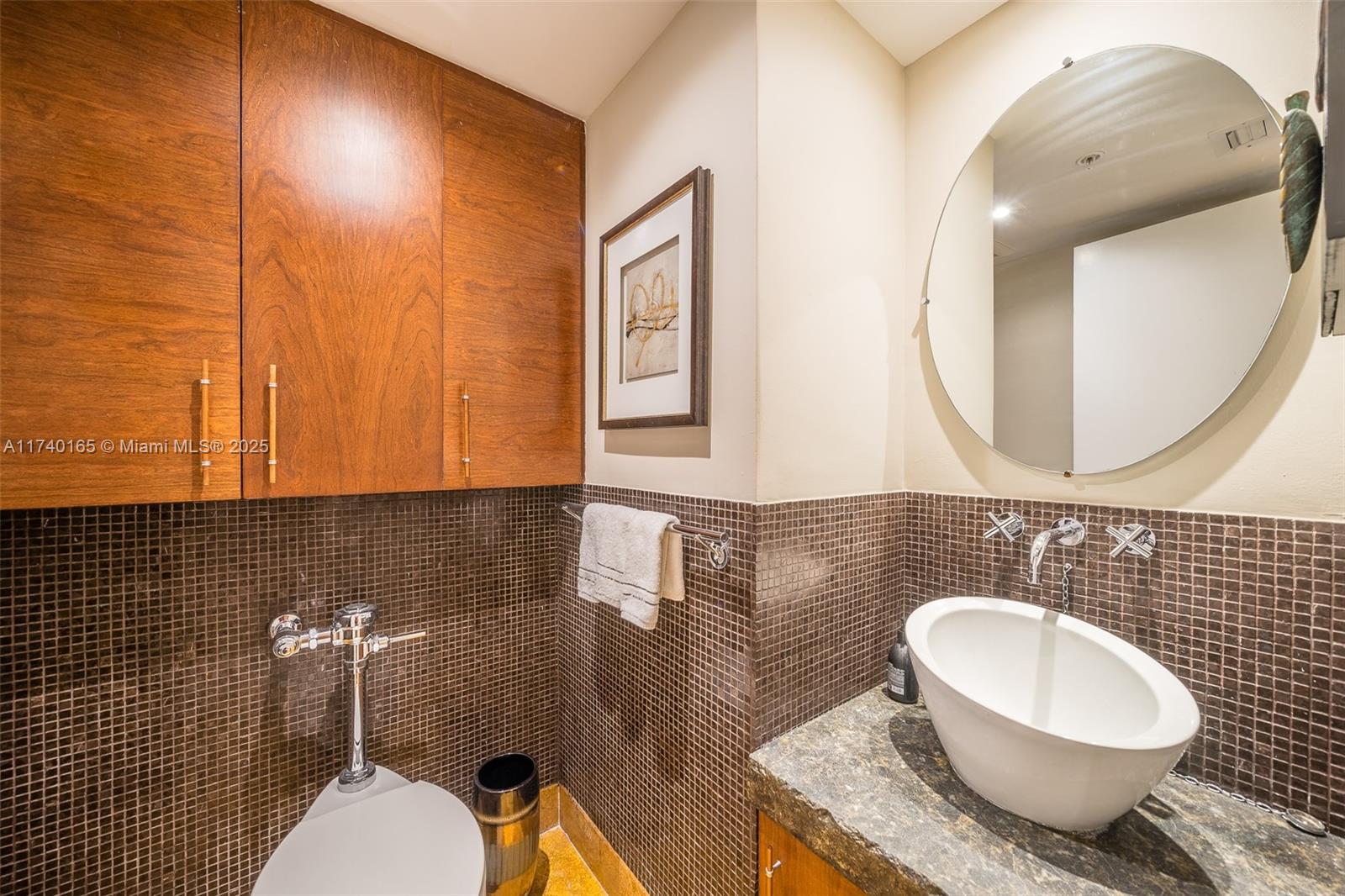 THE TOWER RESIDENCES COND - Residential Lease