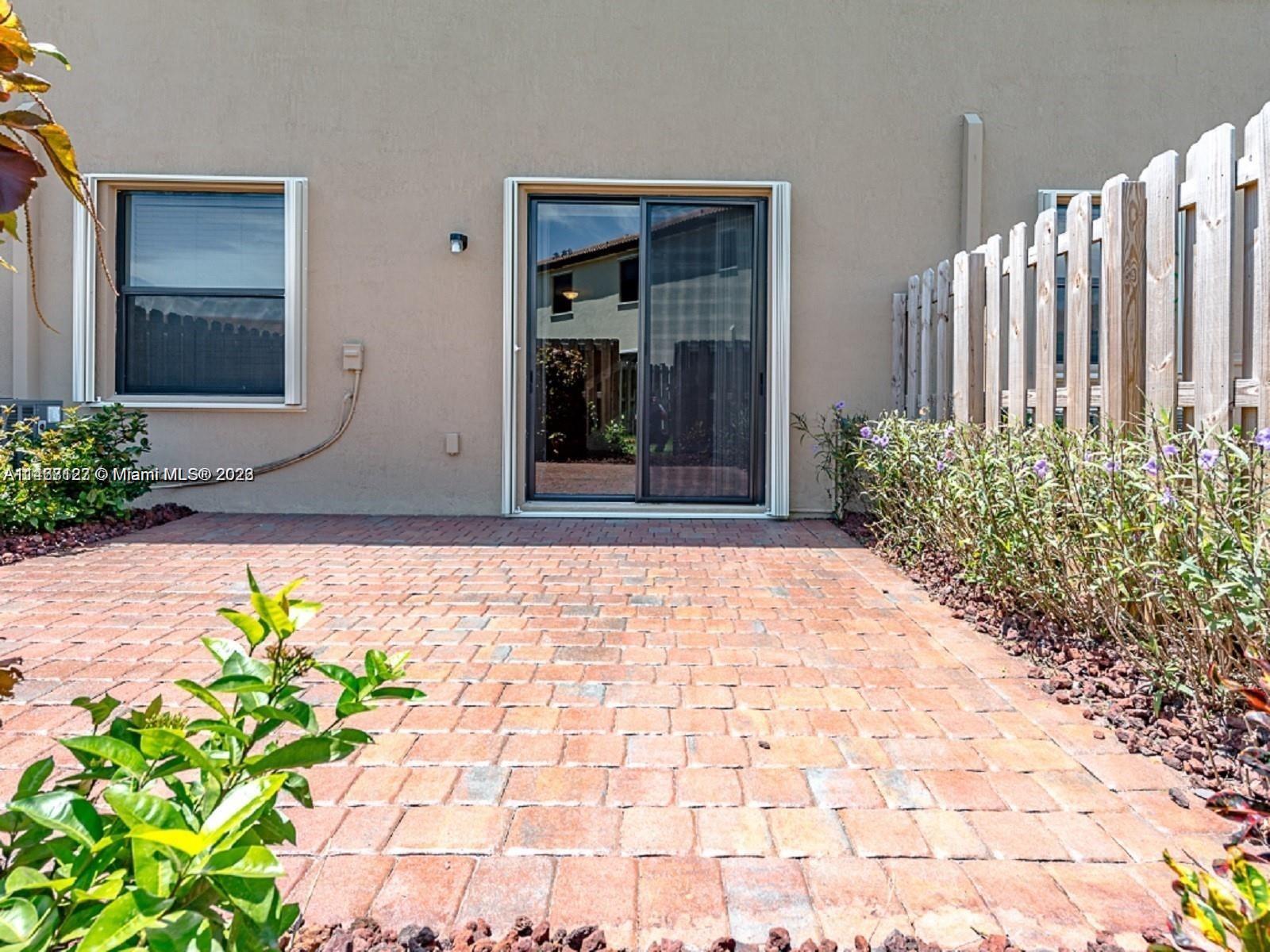 SILVER PALM WEST - Residential Lease