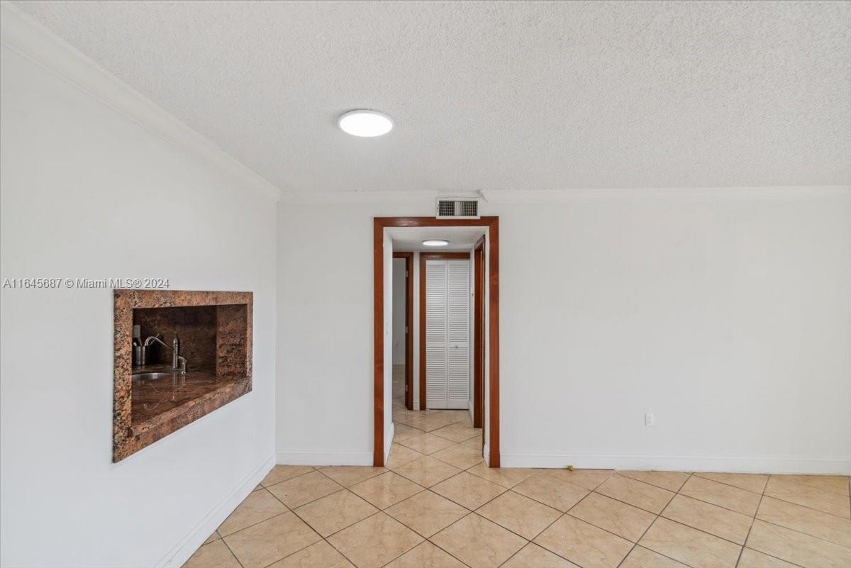 CELEBRITY POINT CONDO - Residential