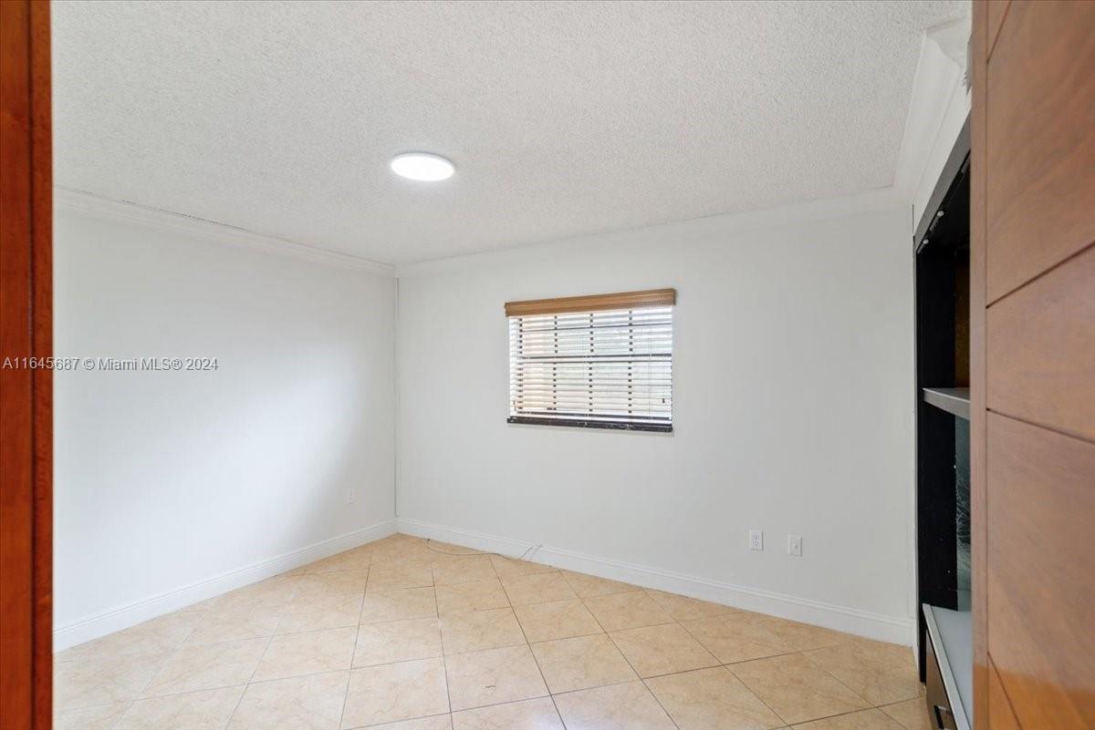 CELEBRITY POINT CONDO - Residential